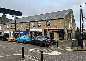 First floor office suite with car parking, Suite 4, High Street, Yeadon, Leeds, LS19 7SP